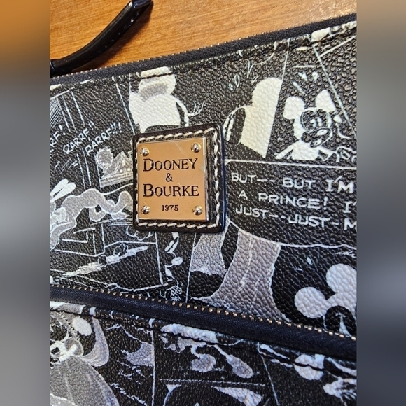 HTF Dooney & Bourke 2013 D23 Reverse Comics Crossbody - Picture 3 of 12